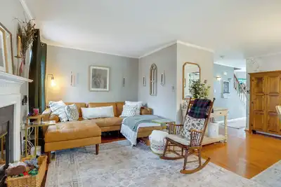 Image de Tranquil Townhouse Retreat w/ Deck in Germantown!