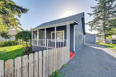 Image de 3 Mi to Auburn Station! Commuter-Friendly Home