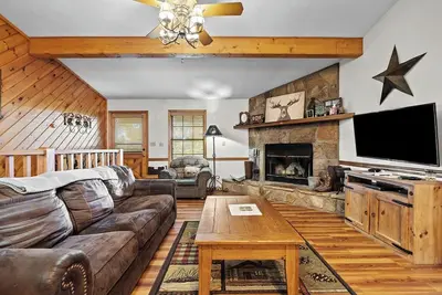 Image de Wears Valley 3br Retreat - Hot Tub, Multicade, Pool Table & Hoops!