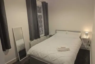 Image de Modern 4-Bed House with Parking, Perfect for families, Groups & Contractors