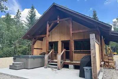 Image de Explorer Creekside Cabin - Private Hot Tub