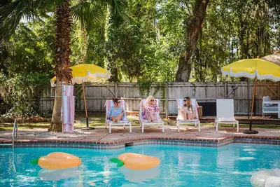 Image de The PeachyOaks-Resort Pool-Karaoke - Near Dt&Tybee