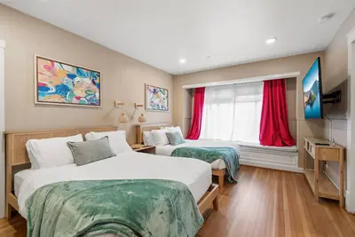 Image de Raspberry Suite | Sleeps 4 + 2 Beds