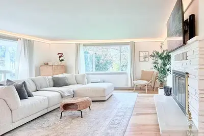 Image de Modern 5br Burien Retreat • Close to Sea Airport • Sleeps Large Groups