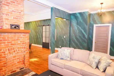 Image de 3-bedroom house in pleasant Atlanta with cool Ac and charm.