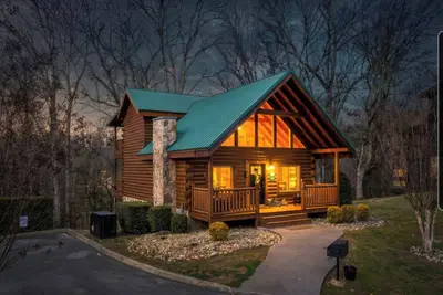 Image de Family Cabin, 3 mi Dollywood, 1 mi Pkwy, Hot tub, Arcades, Resort Pool