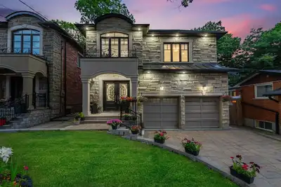 Image de Furnished 2-Bed Apartment w/ Private Parking & In-suite Laundry