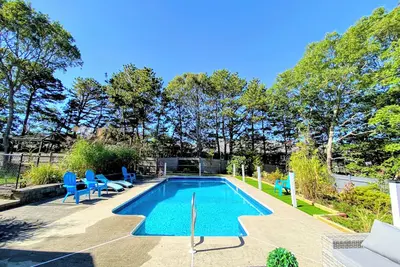 Image de Modern Oasis. Private Heated Saltwater Pool. Huge Lounge Deck. Beach Golf Bike.