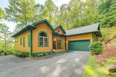 Image de Mtn-View Cabin w/ Deck in Sylva: Family Friendly!