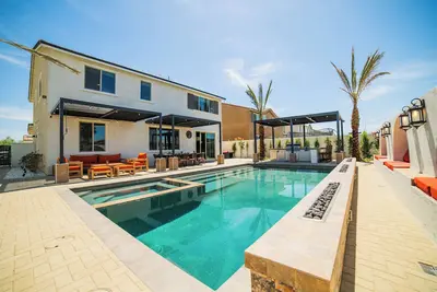 Image de Modern Desert Oasis w/ Pool, Hot Tub, Cabanas & Outdoor Kitchen Near Empire Polo