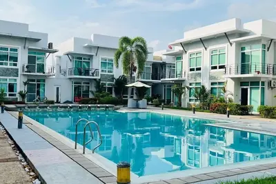 Image de Cozy 1 bedroom condo inside Subic Bay Freeport Zone with complete amenities.