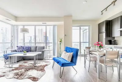 Image de RivetStays | The Atmos Business Suite – 1br Condo