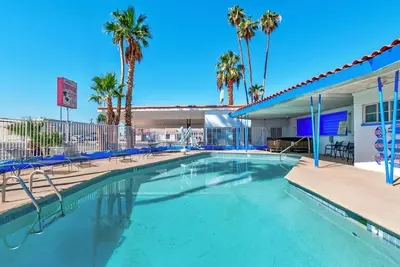 Image de King & Queen Suite Retreat w/ Free Parking & Pool | Near Yuma Downtown Dining