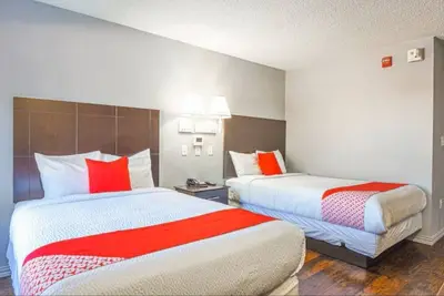 Image de 4 Double Rooms Near Irving Arts & Sculpture Spots | Seasonal Pool