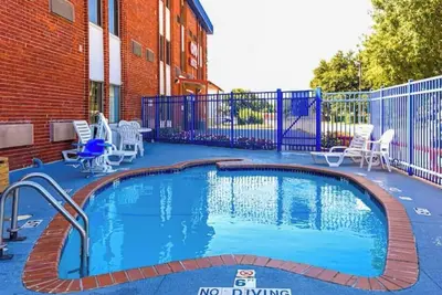 Image de 4 Double Bed Rooms Near Entertainment at Music Factory  | Seasonal Outdoor Pool