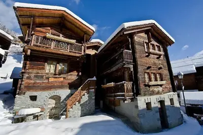 Image de Chalet de 4 pièces pour 6 personnes au cœur du vieux village de Grimentz : 1 Chambre avec lit double