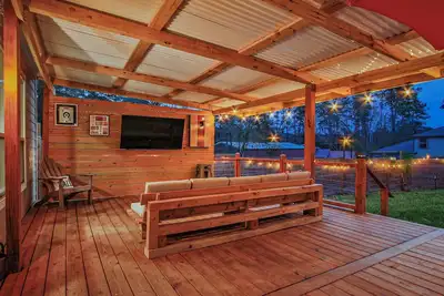 Image de Mini-goats, Covered Deck at Conroe Casita