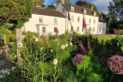 Image de Secret Garden Cottage, family friendly, with open fire in Aberaeron