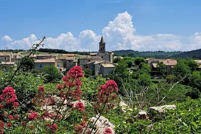 Image de Maison de famille avec jardin clos au coeur d'un petit village Ardéchois.