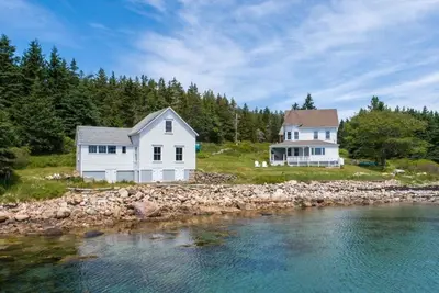 Image de Historic 1911 Queen Anne Victorian overlooking Head Harbor on Isle au Haut