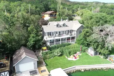 Beautiful Lakefront House at Echo Lake