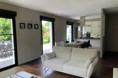 Image de Une maison et son jardin à 3km d'une magnifique plage de sable blanc.