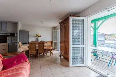 Image de Appartement charmant avec piscine au 1er étage, proche centre et lac, 4 personnes
