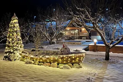 Image de Unique Wooden Bungalows with Pool – Perfect Family Getaway