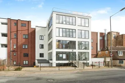 Image de Pancinos Guest-House. \nModern Apartment in Newmarket High Street