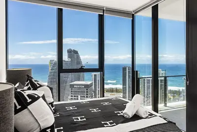 Image de Vogue-themed Ocean View Luxe Apartments in Casino Tower - social media ready