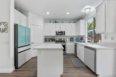 Image de Superb Remodeled 5/6 Bdr Spa Family Home 16 Mins from beach in heart of Oxnard!