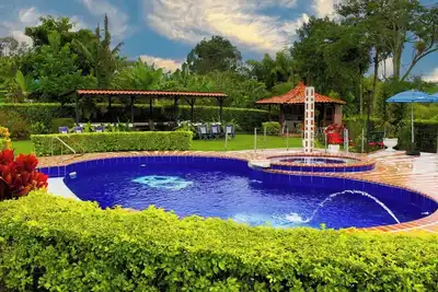 Image de Luxury 6-bedroom House Ulloa - Pool, Yard, Social Area