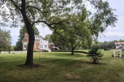 Image de Marvelous 8-bedroom estate in charming Champlain, Va. Your Wedding Retreat!