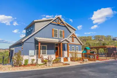 Image de Family & Wellness Retreat: Hot Tub, Sauna, Cold Plunge w/ Lake Views - sleeps 34