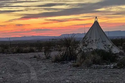 Image de The Far Side Of The Moon\nOff Grid 1-bedroom  \"Cowboy Camp\" in the desert
