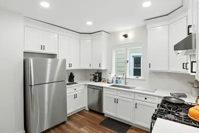 Image de 3 Bed + Ac + Driveway Parking + Free Washer/Dryer located in North Buffalo