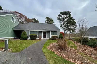 Image de Middlecott patio home in Ocean Edge with pond/golf views and central A/C.