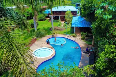 Image de Spacious 6-bedroom chalet in serene Montenegro with Pool, Jacuzzi, Ac and Gym