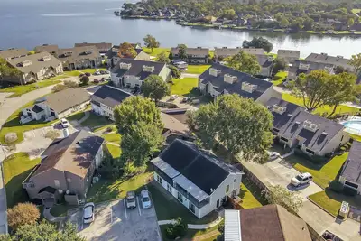 Image de ★ Family-Friendly 3br/3ba: Steps to Lake Conroe & Short walk to Country Club ★