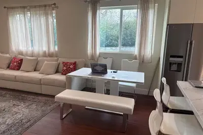 Image de 2 Br 2 Bath home close to Downtown, 2. 3 miles to Bart 40 minutes drive to Sfo