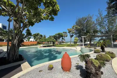 Image de Beach Front Hua Hin Condo - Mediterranean style Suite Room at Las Tortugas