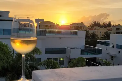 Family Beach Escape • Spacious 4br Penthouse with Elevator Access