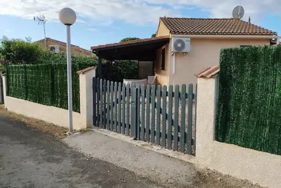 Image de 🌴 Maison de Vacances Cocooning – Ensoleillée & Idéalement Placée! ☀️🏖️