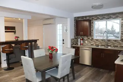 Image de Cozy 3br Downtown Fredericton Home with Parking