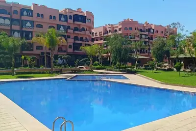Comfortable poolside apartment near the medina