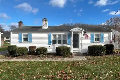 Image de Cozy 3-bedroom cottage in charming Westbrook with Ac, private backyard patio