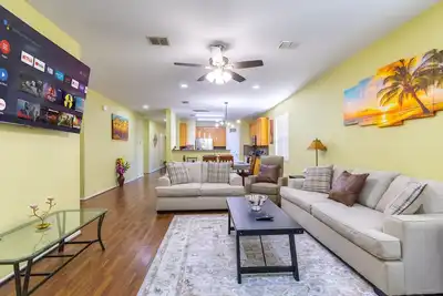 Image de Family Retreat | Walk to Lake | Pool Access