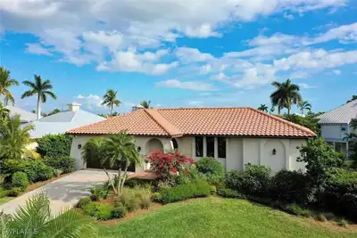 Image de Luxury Coastal Retreat | Salt Water Heated Pool