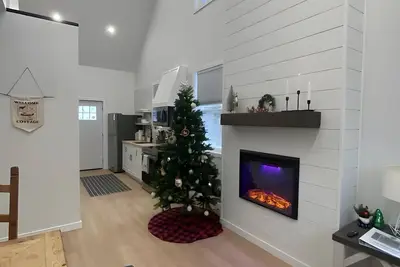 Image de Welcome to Muskoka’s newest cottage retreat. Cottage on the Black River.