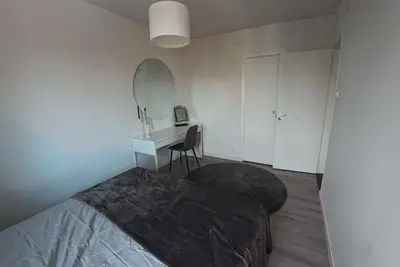 Image de Entire 3 bedroom apartment 10 min from central and 2 min from shops